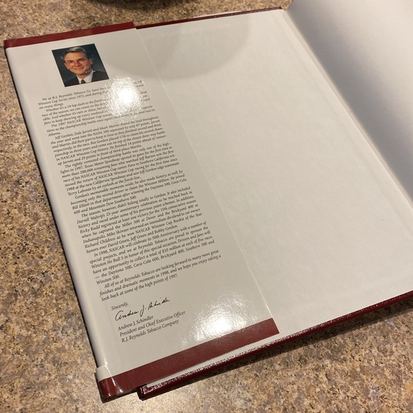 Winston Cup Nascar 1997 Yearbook Chronicle of the Season Racing - Picture 16 of 16